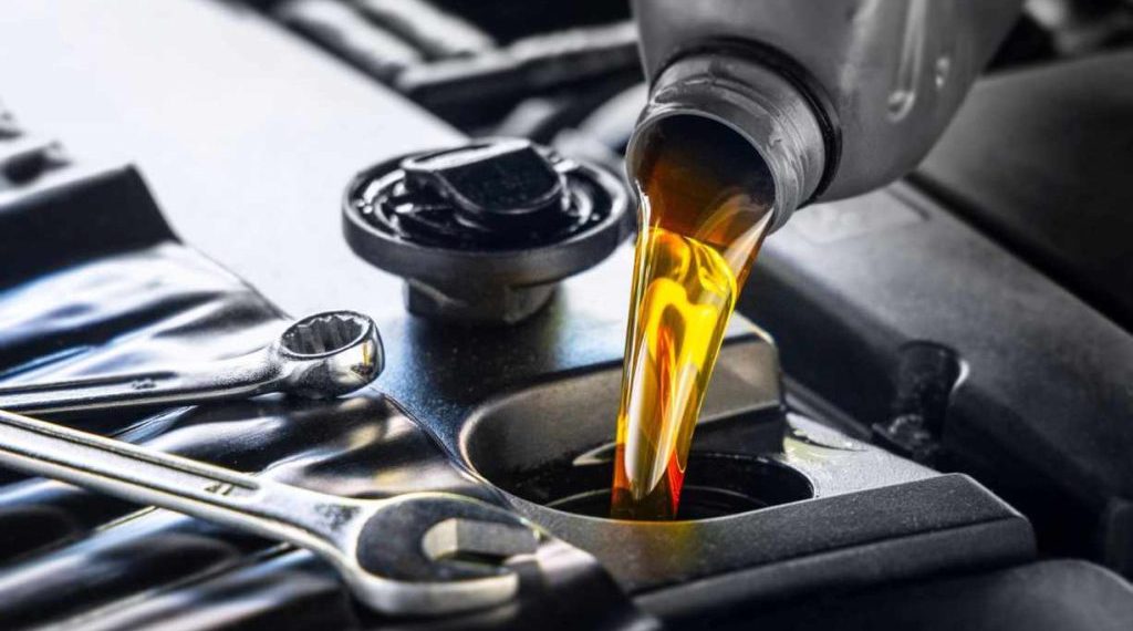 gettyimages adding engine oil 1 1024x576 1